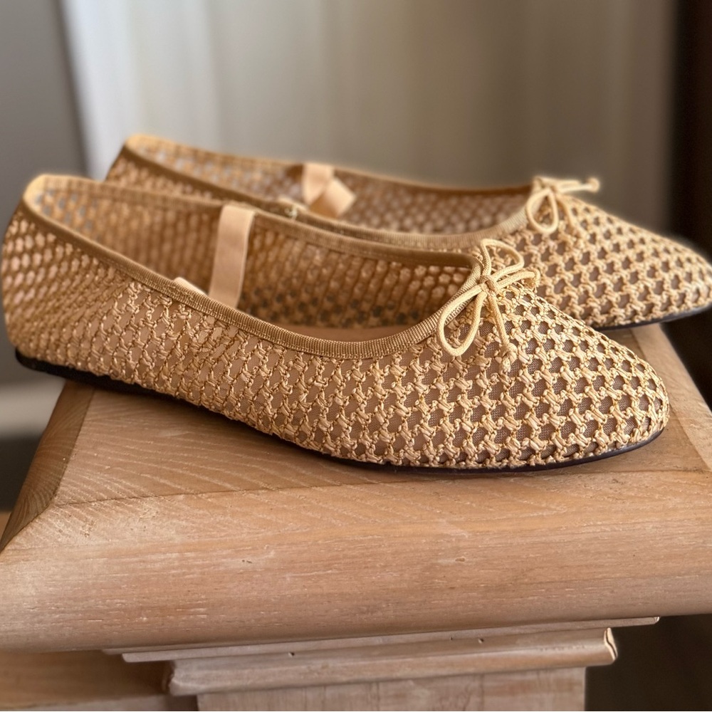 NWOT Chinese Laundry Tan Woven Flats